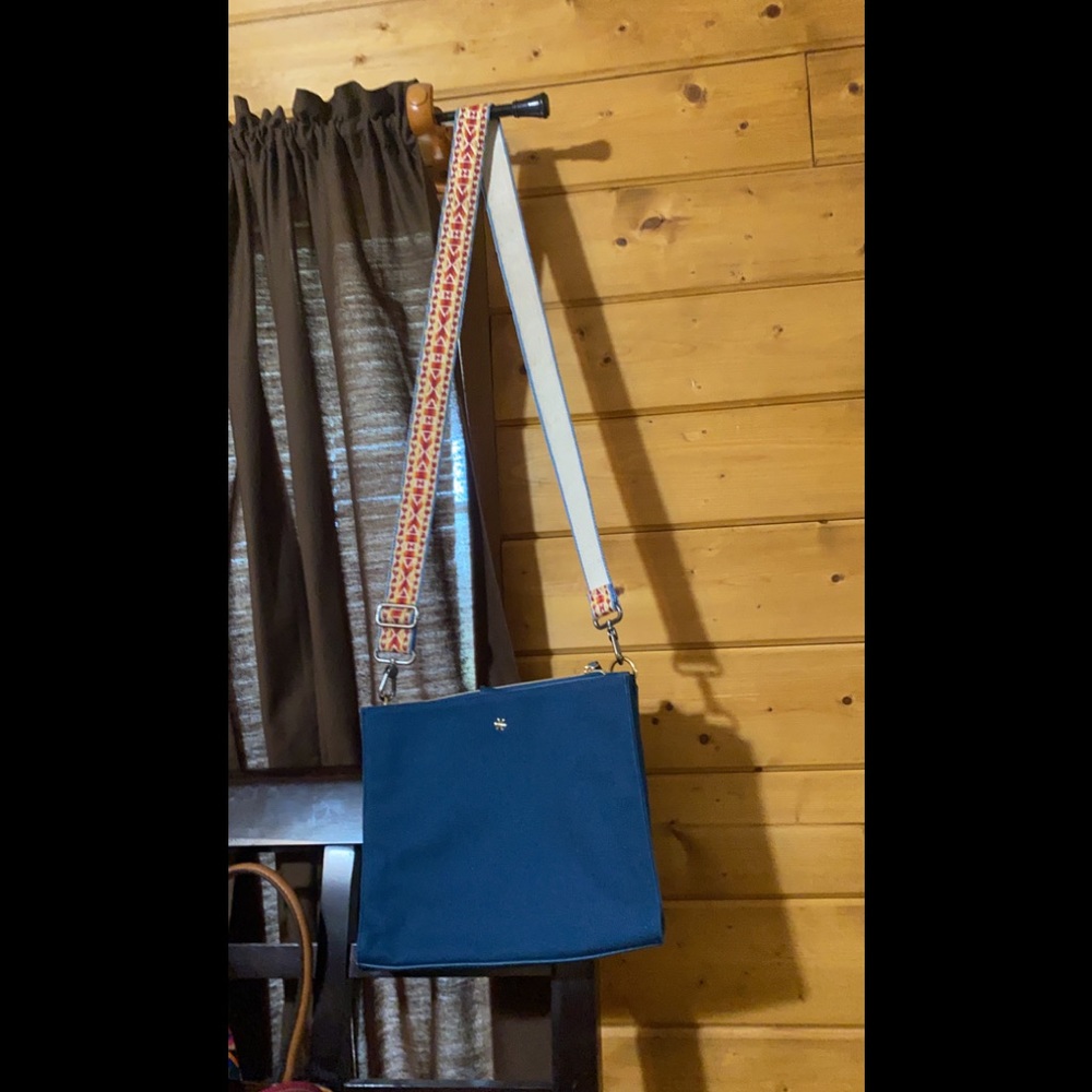 Cross body with compartments inside